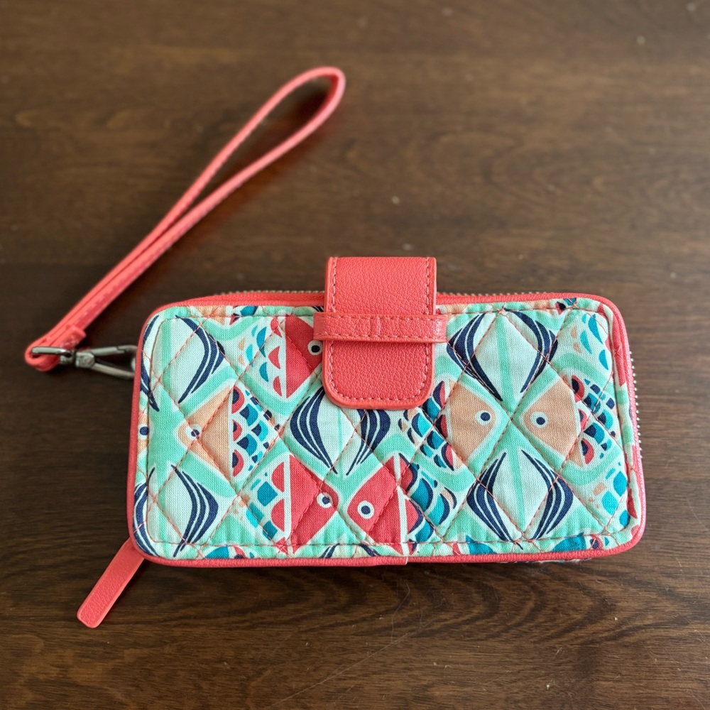 EUC Vera Bradley RFID Smartphone ID Wristlet Go Fish Georgia